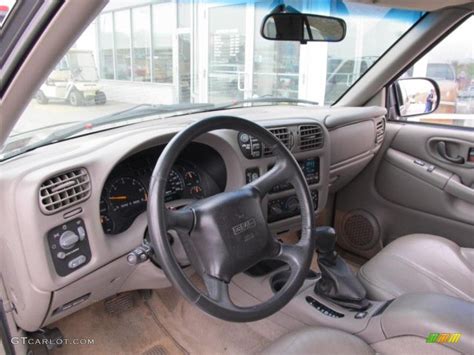 Beige Interior 2001 GMC Jimmy SLT 4x4 Photo #47363846 | GTCarLot.com