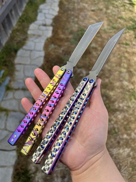 Weird new way to take balisong pictures. +new rep coming on monday : r ...