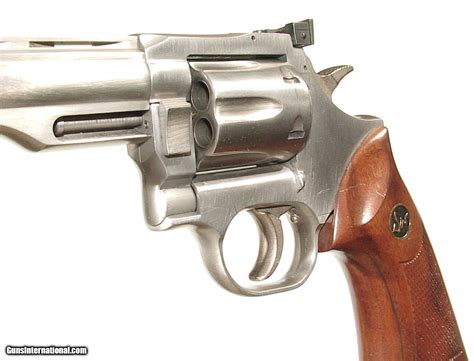 DAN WESSON MODEL 715 REVOLVER, .357 MAGNUM CALIBER IN STAINLESS STEEL