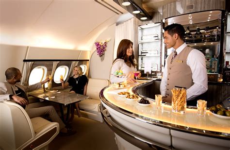 9 Facts about the A380 Onboard Lounge | Emirates - Havayolu 101