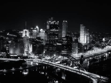 Aesthetic Black And White City Background - Largest Wallpaper Portal