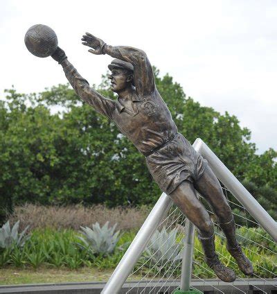 The Sporting Statues Project: Lev Yashin: Consulado Geral da Rússia ...