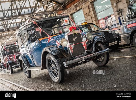 Vintage London Taxi High Resolution Stock Photography and Images - Alamy