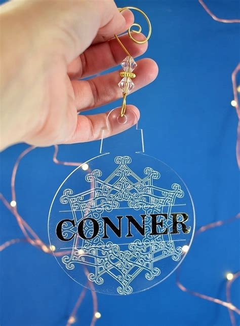 These DIY Engraved Christmas ornaments are gorgeous and super simple ...