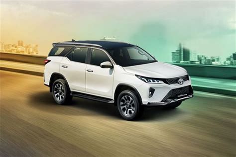 Toyota Fortuner Legender Price - Features, Images, Colours & Reviews