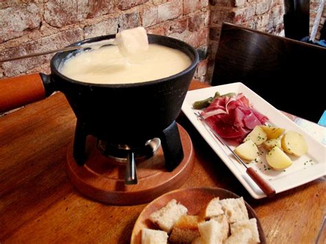 Melting Pot Cheese Fondue Recipe Wisconsin Trio | Renew Recipe