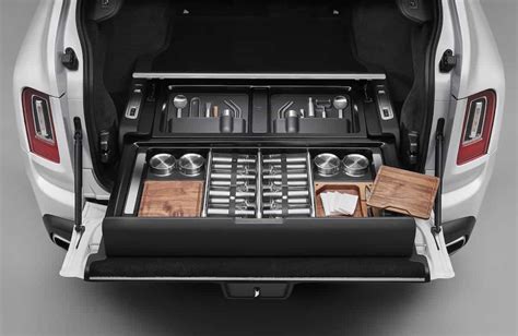 Cullinan Interior / The 2019 rolls royce cullinan offers a suite of ...