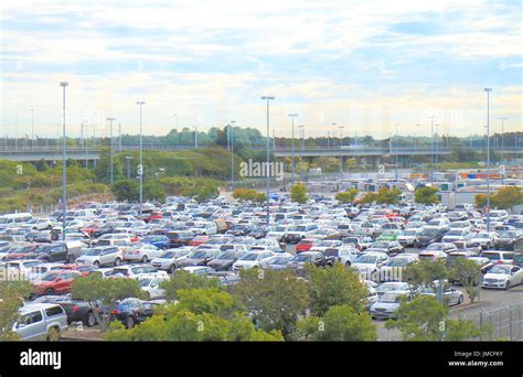 Visitor car parking at Brisbane International airport in Brisbane ...