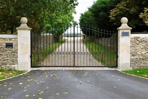 How an Arched Driveway Gate Adds Beauty to Your Property