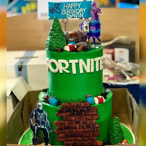 -Fortnite Cake🎂 Happy Birthday Gavin!💙 ️🎉🎈#8 The Best!💁🏻‍♀️🤴🏻