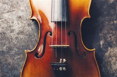 Premium Photo | Old antique violin