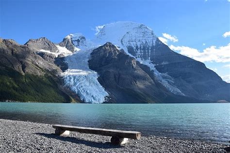 Beautiful Berg Lake In Mount Robson Provincial Park - Mountain Travel