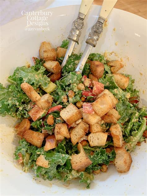 Mixed Greens Salad with Crispy Chickpeas, Creamy Vegan Garlic Dressing ...