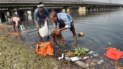 Yamuna pollution levels bounce past limit again | Latest News Delhi ...