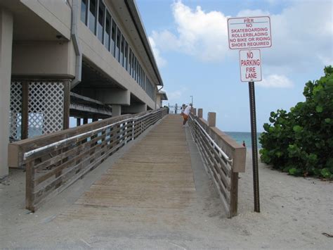 Dania Pier Beach, Dania, Florida | Best public beaches near Hollywood