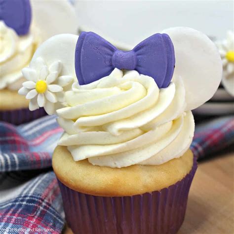 How to Make Daisy Duck Cupcakes with Mickey Ears!