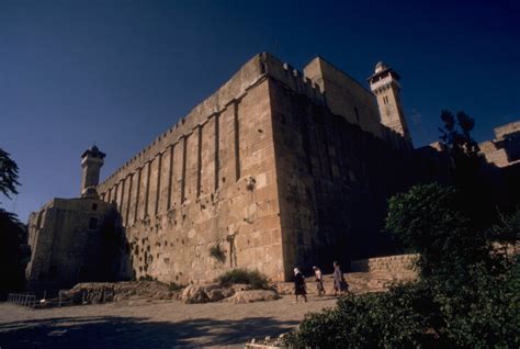 The Secret Tunnels of Hebron’s Cave of the Patriarchs | Aish