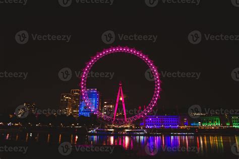 London eye at night 11361755 Stock Photo at Vecteezy