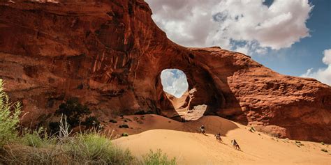 Monument Valley Navajo Tribal Park (Facts & Visitor Guide)