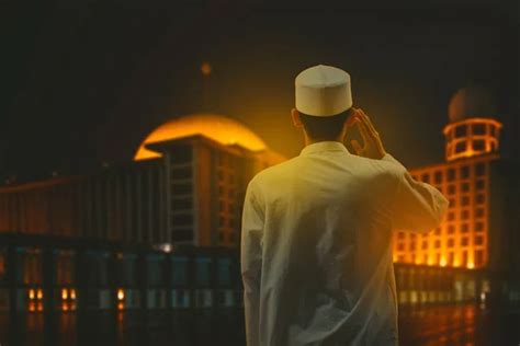 Muslim man doing azan in the mosque — Stock Photo © realinemedia #250020212