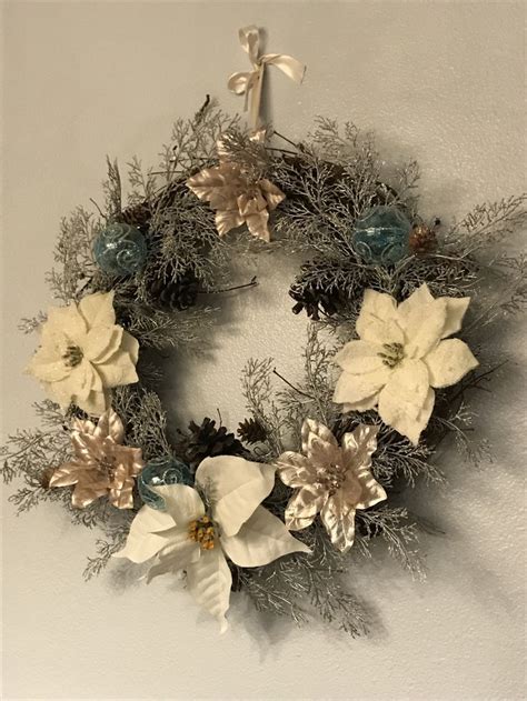 Christmas Wreath, blue and white | Christmas wreaths, White christmas ...