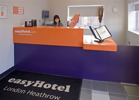 Transfer from Luton Airport to EasyHotel Heathrow