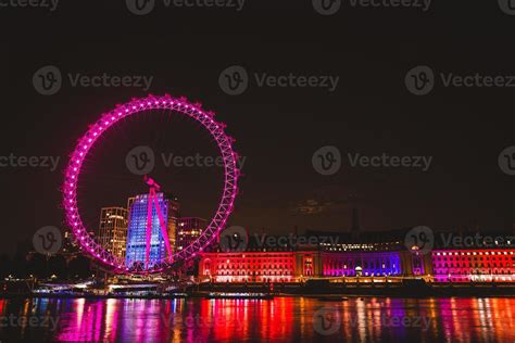 London eye at night 11361757 Stock Photo at Vecteezy