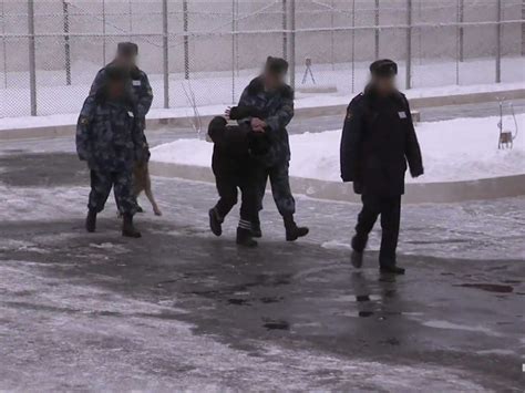 Here's what life is like inside Russia's toughest prison - Business Insider