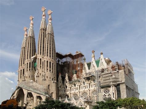 File:Sagrada Familia 02.jpg - Wikimedia Commons