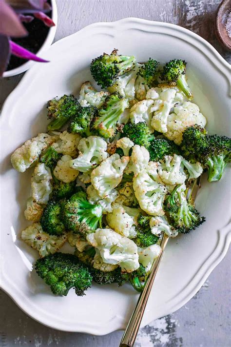 Roasted Cauliflower and Broccoli ⋆ 5 Ingredients + 30 Minutes!