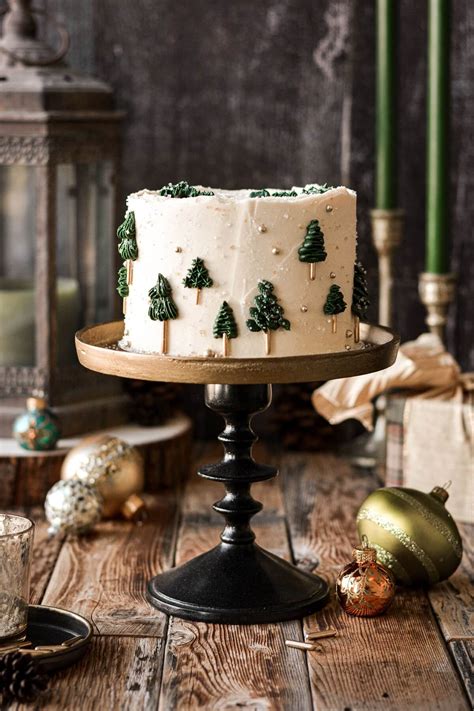 Green and White Christmas Lambeth Cake - Curly Girl Kitchen