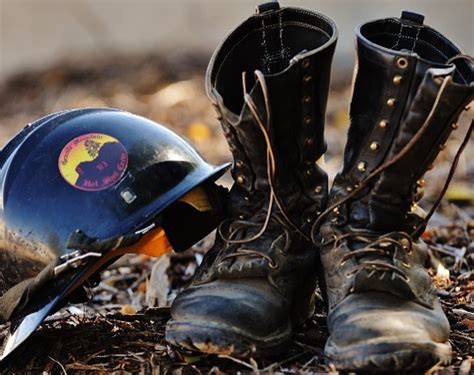 How Should Wildland Fire Boots Fit?