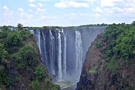 Victoria-Falls-from-Victoria-Bridge-Zimbabwe