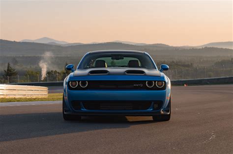 Watch the Dodge Challenger SRT Hellcat Redeye - CarsRadars