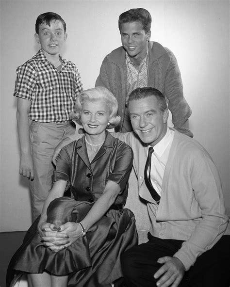 'LEAVE IT TO BEAVER' CAST WALLY JUNE WARD CLEAVER 8X10 PUBLICITY PHOTO ...