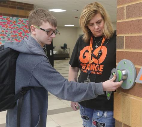 Akron Public Schools to expand use of Yondr bags to lock up students ...