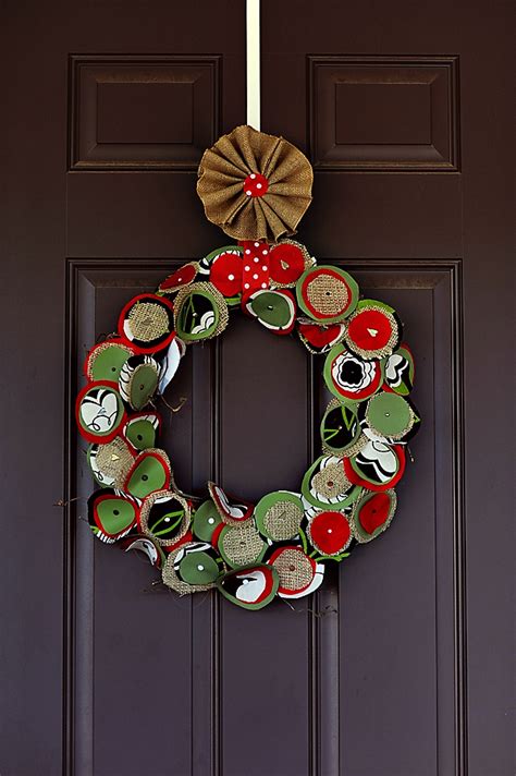 21 DIY Christmas Wreath Decorating Ideas