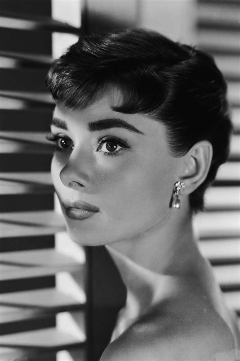 How To Create Audrey Hepburn’s Signature Cat-Eye Flick | British Vogue