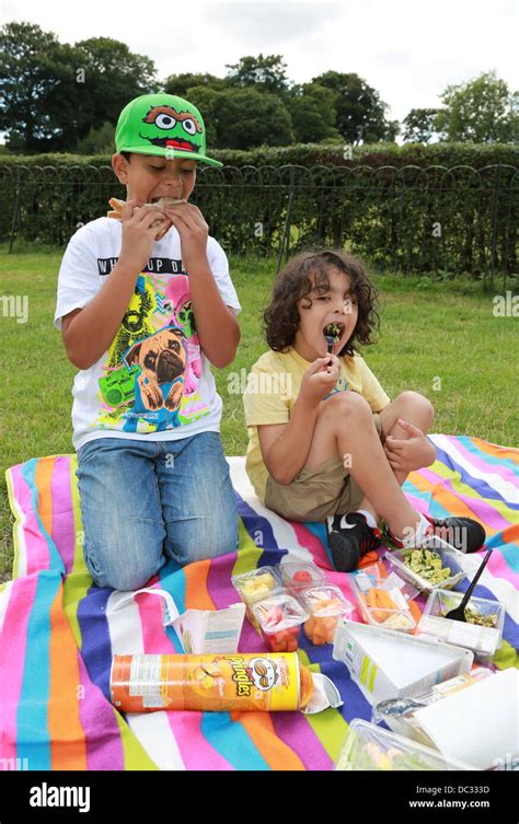 Picnic in the park Stock Photo - Alamy