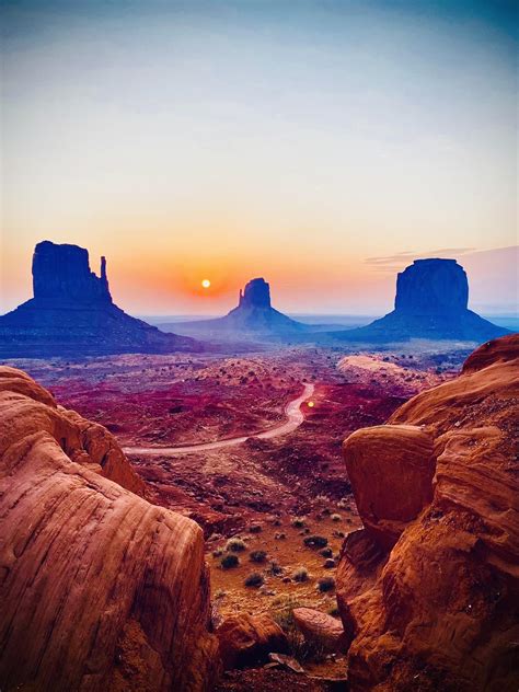 Sunrise : r/Monument_Valley