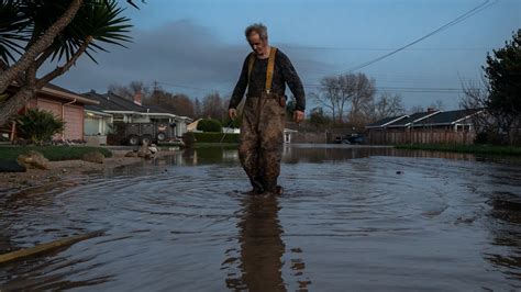 How California Is Dealing With the Effects of Flooding - The New York Times