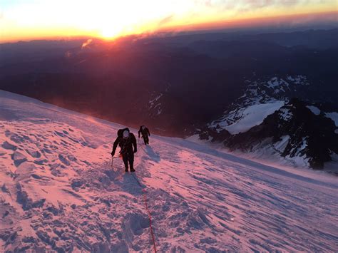 Mount Rainier Sunrise : r/pics