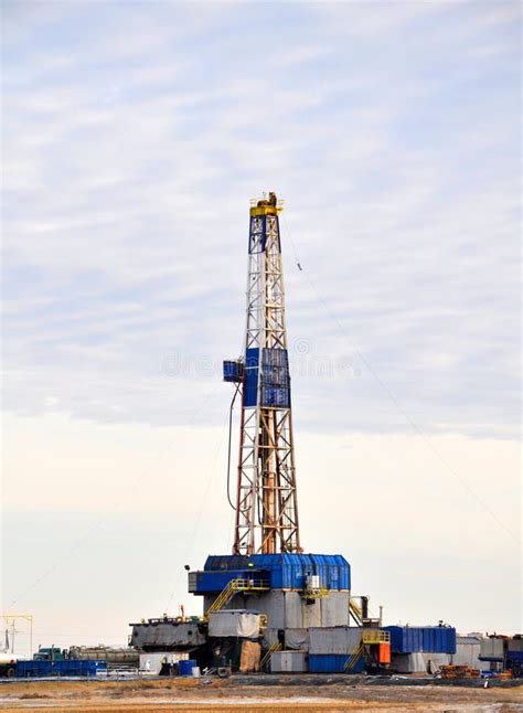 The onshore drilling rig stock image. Image of worksite - 178515987