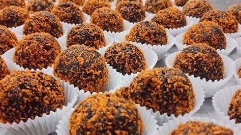 This Local Bakeshop Makes A Low-Carb Version Of Choco Butternut Munchkin