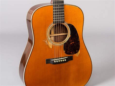 Gibson J-45 vs Martin D-28: Two Famous Dreadnoughts Compared