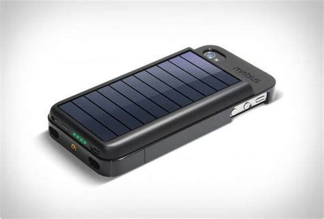 Solar-Powered iPhone 4 Charger Case | BonjourLife