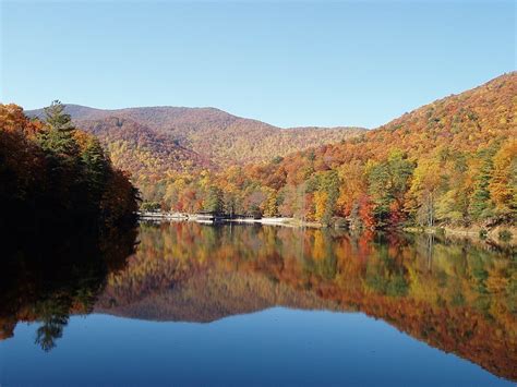 Fall in the Mountains of North Georgia: 25 Places to See Fall Colors