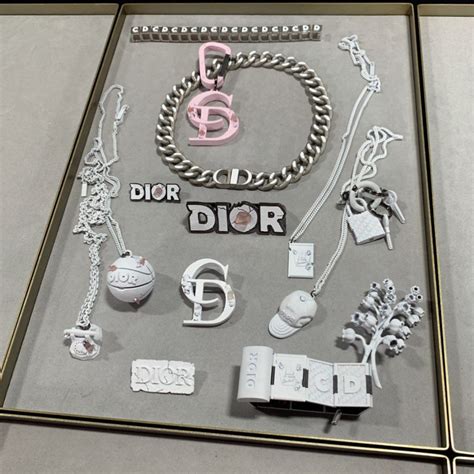 Dior Jewelry Spring '20 | Dior jewelry, Dior, Detailed jewelry