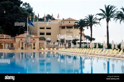 Poollbereich des Beach Hotel Monte Carlo, Monaco 2003. Poolside of ...