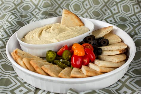 Hummus with Toasted Pita Bread | The Single Gourmand